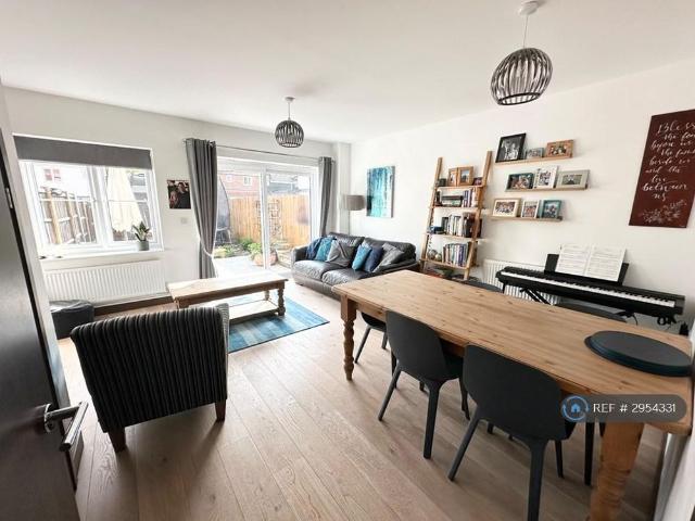 House for rent in Navestock Side, Essex