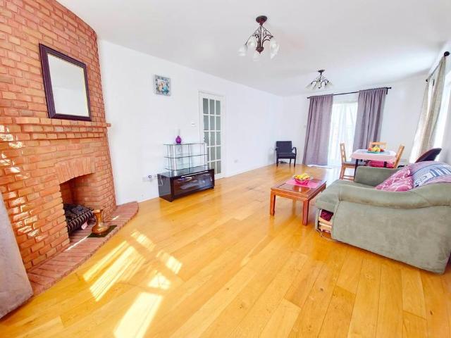 House for rent in London Borough of Havering, Greater London