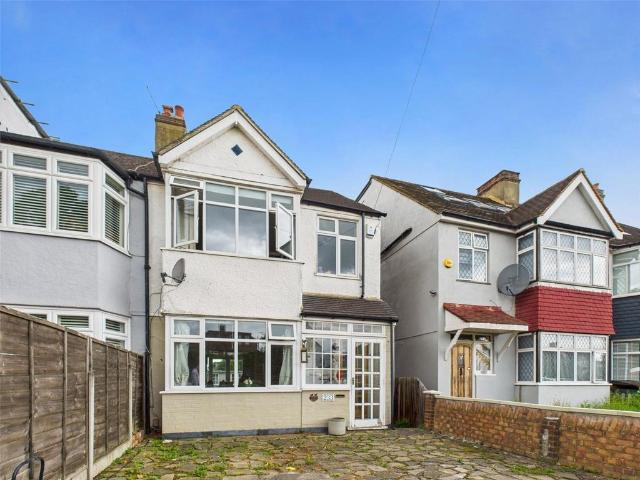 House for rent in Whitton, Greater London