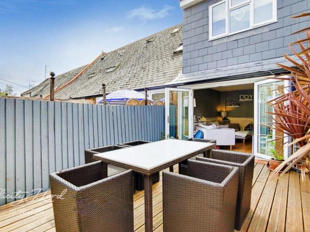 House for rent in Barnsbury, Greater London
