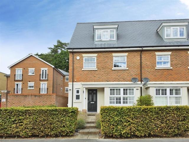 House for rent in Old Dean, Heol-las