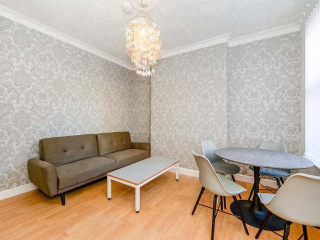 House for rent in Elm Park, Calderstones