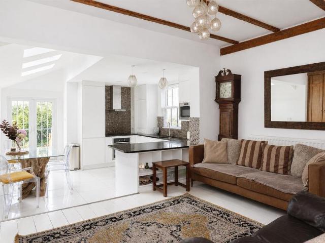 House for rent in Pachesham Park, Surrey