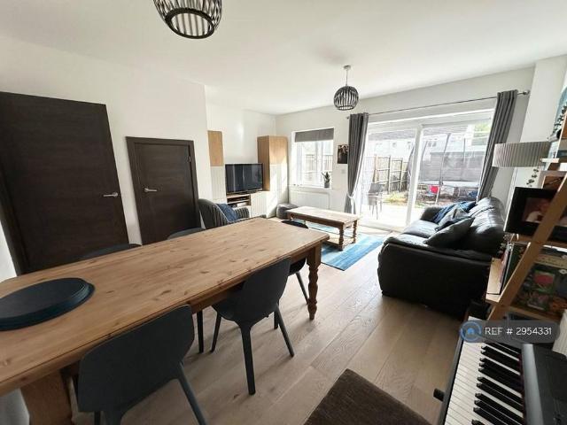 House for rent in Navestock Side, Essex
