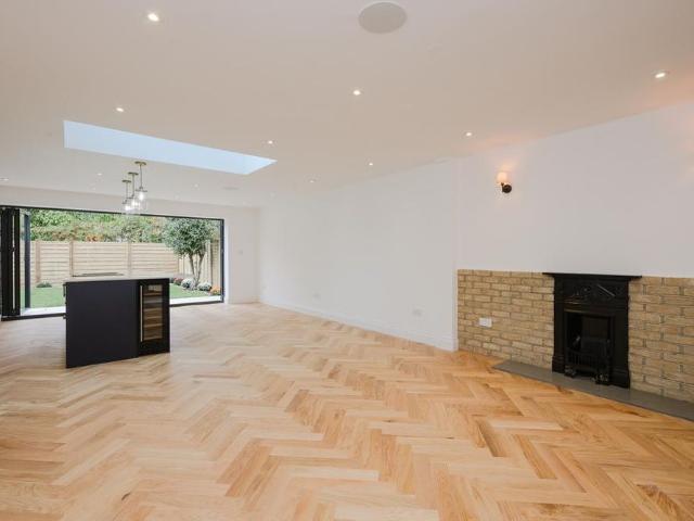 House for rent in South Wimbledon, Greater London
