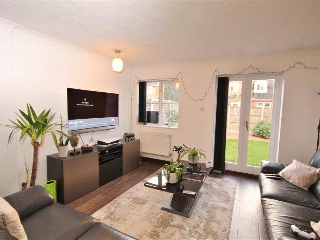 House for rent in Row Town, Surrey
