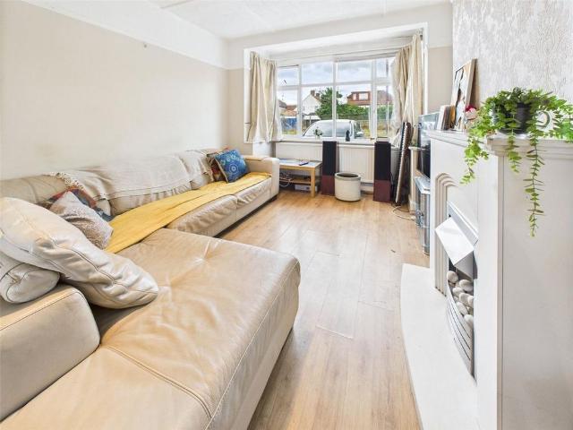 House for rent in Whitton, Greater London