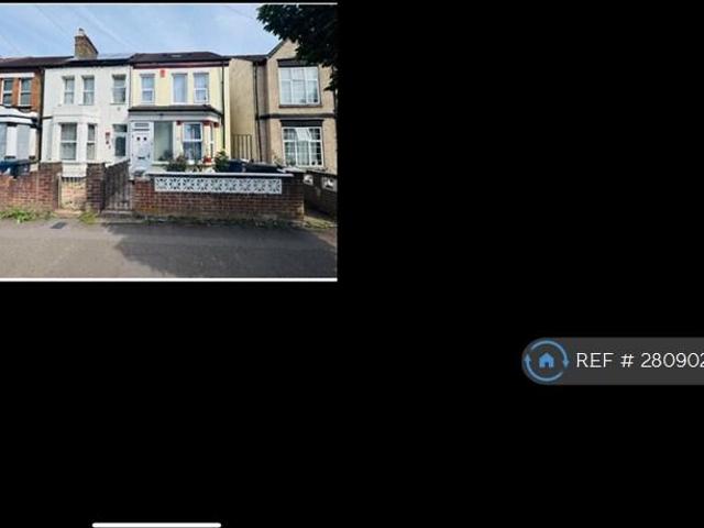 House for rent in London Borough of Ealing, Greater London