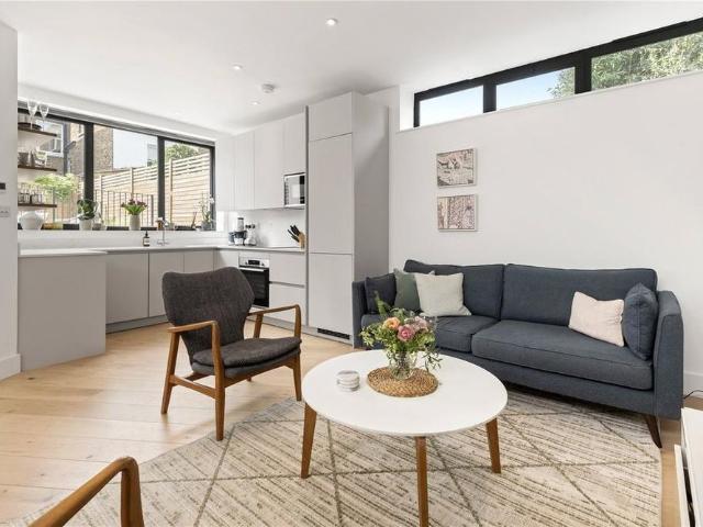 House for rent in Abbeville Village, Greater London