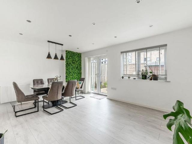 House for rent in Lane, Greater London