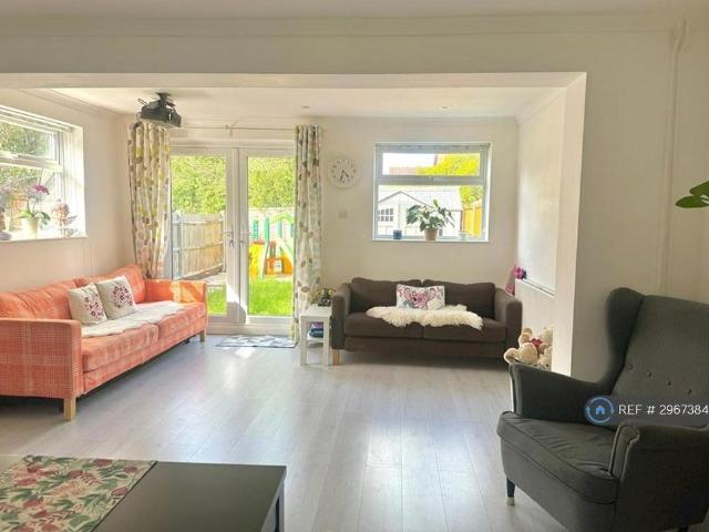 House for rent in Holyport, Bray