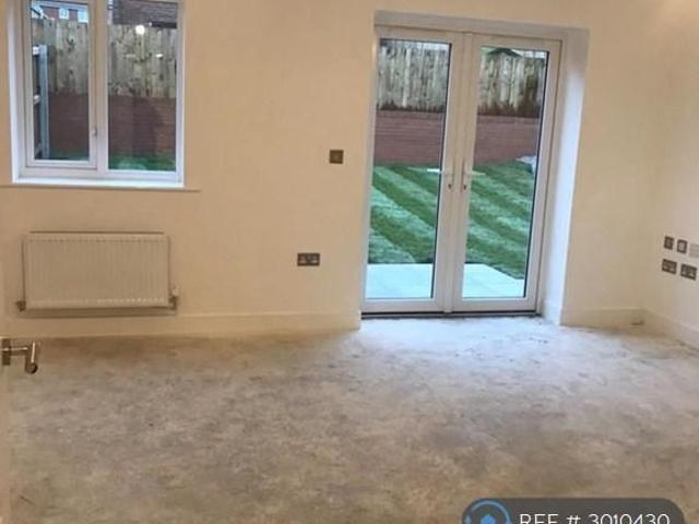 House for rent in Burnedge, Greater Manchester