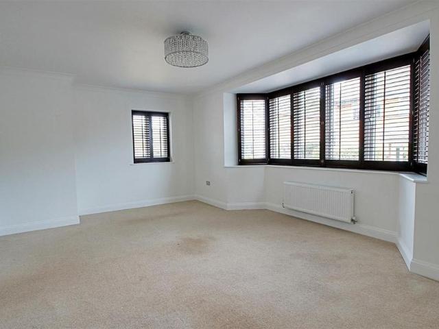 House for rent in Pouchen End, Hertfordshire