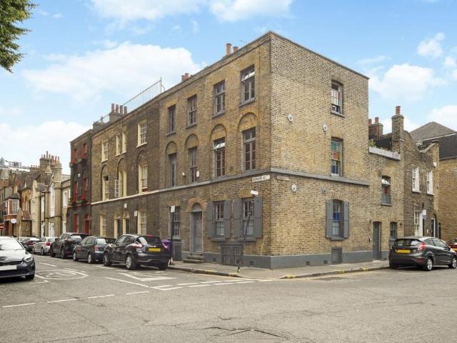 House for rent in St. George in the East, Greater London