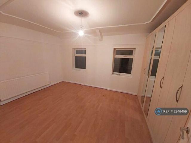 Apartment for rent in Ystrad, Ton Pentre