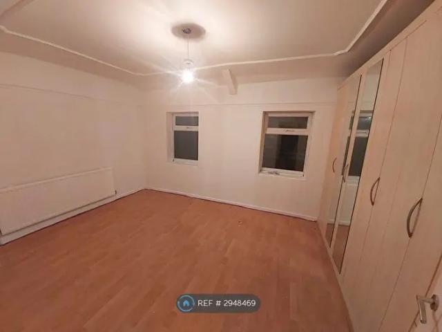Apartment for rent in Ystrad, Ton Pentre