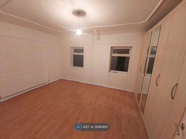 Apartment for rent in Ystrad, Ton Pentre