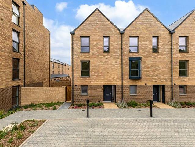 Apartment for rent in Barton Park, The Slade