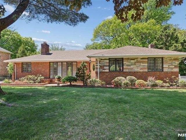 House for sale in Englewood Cliffs, New Jersey