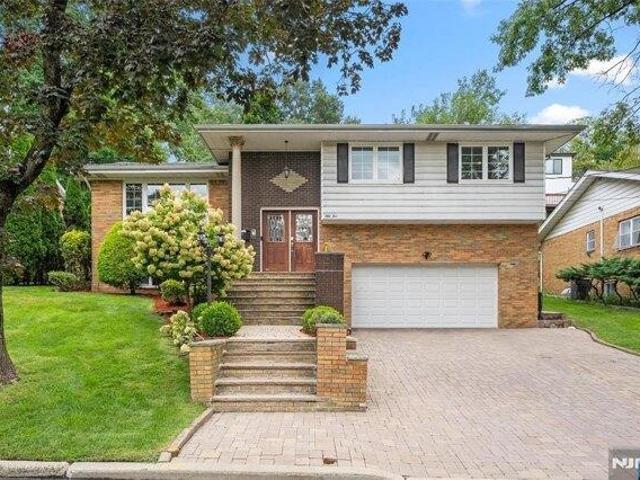 House for sale in Englewood Cliffs, New Jersey
