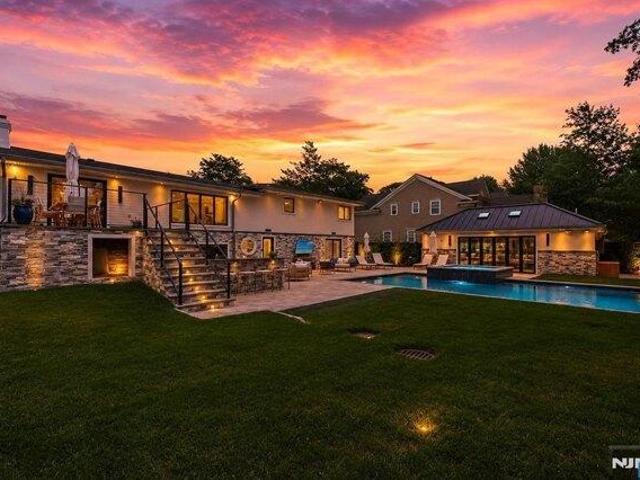 House for sale in Englewood Cliffs, New Jersey