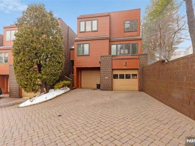 House for sale in Fort Lee, New Jersey
