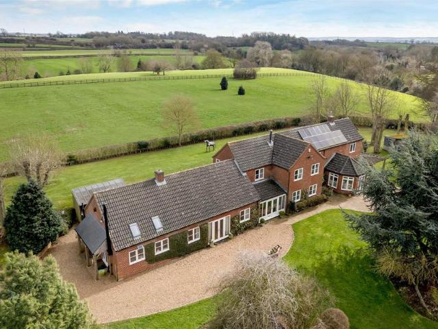 House for sale in Holwell, Brentingby