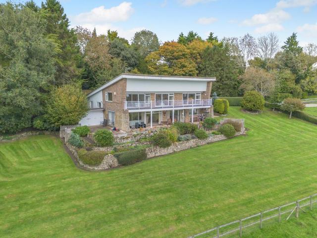 House for sale in Aldington, Bridgefield