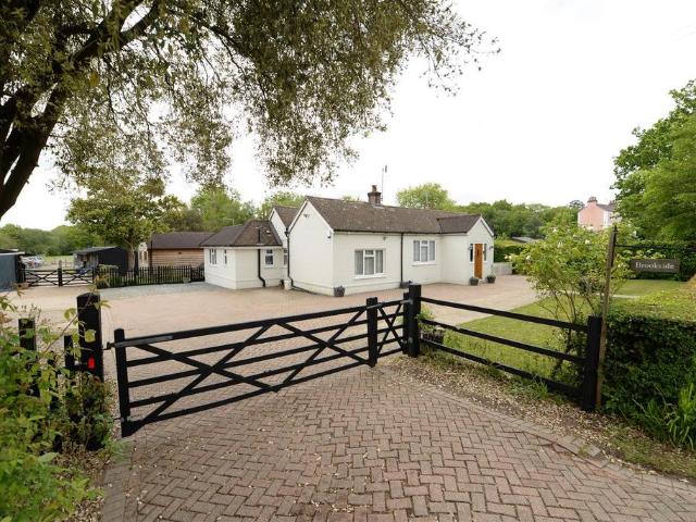 House for sale in Burstow, Hillview