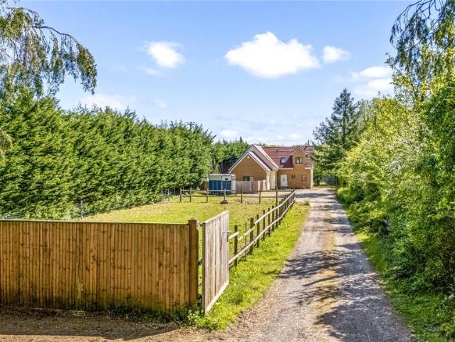 House for sale in Littlecote, West Sussex