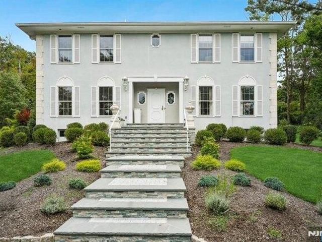House for sale in Essex Fells, New Jersey