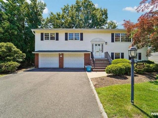 House for sale in Fair Lawn, New Jersey