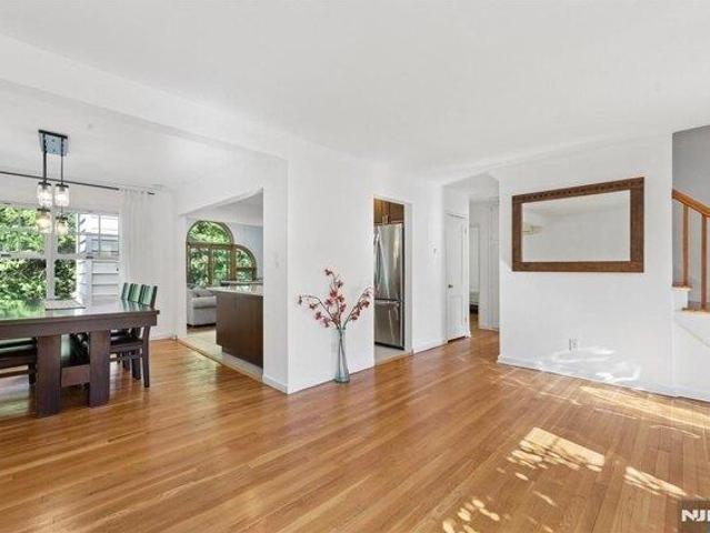 House for sale in Fair Lawn, New Jersey