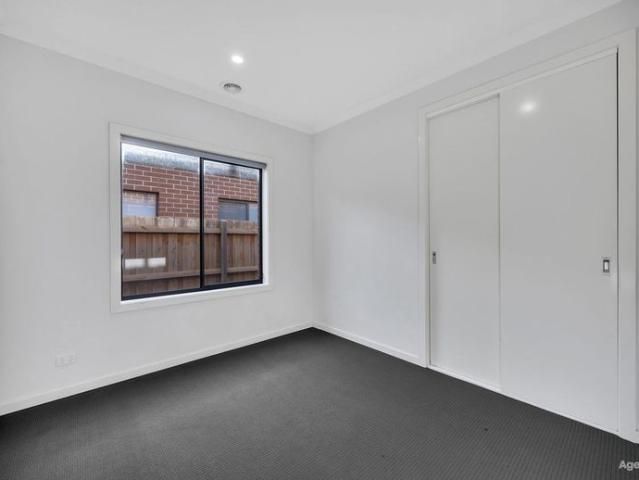 House for rent in Woodlea, Melbourne