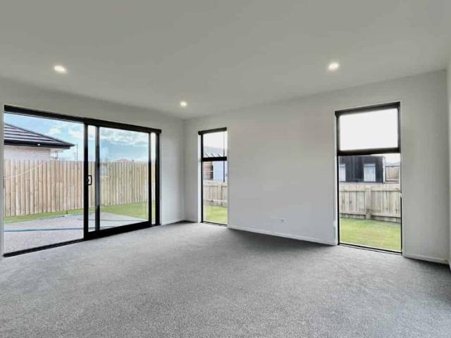 House for rent in Chaslands, Canterbury