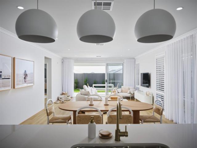 Cottage for sale in Hammond Park, Western Australia