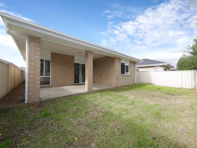 House for rent in Caversham Waters Estate, Melbourne