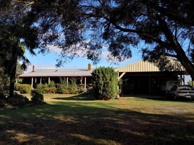 Cottage for rent in Camerons Creek, Victoria