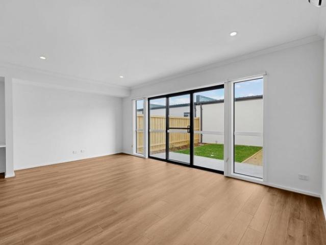Townhouse for rent in Boardwalk, Melbourne