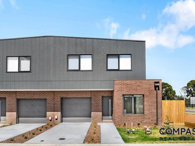 Townhouse for rent in Cranbourne East, Melbourne
