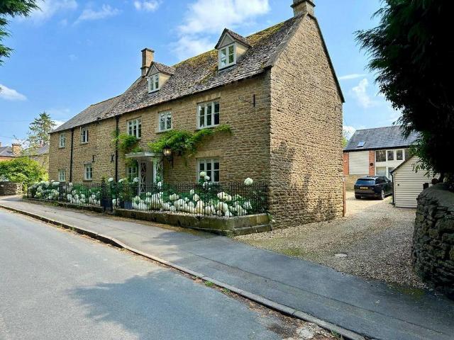 House for sale in Alderminster, Warwickshire