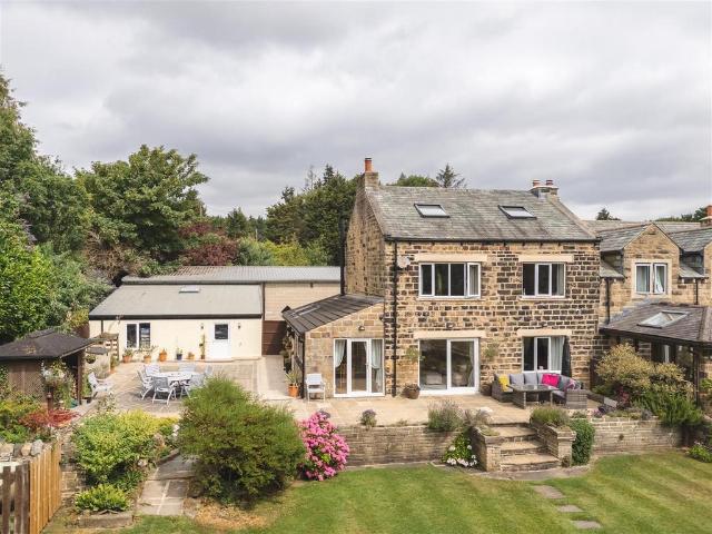 House for sale in Yeadon, West Yorkshire