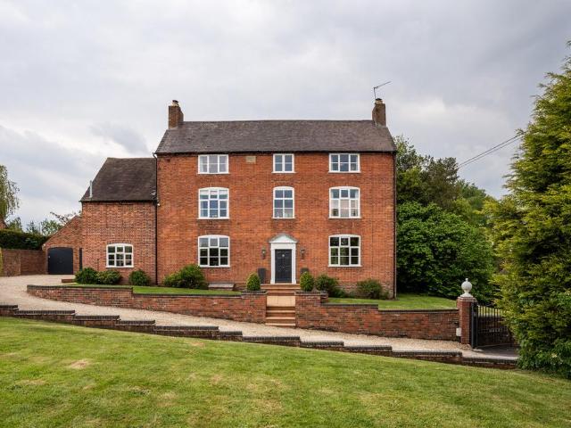 House for sale in Shenstone, Wyre Forest