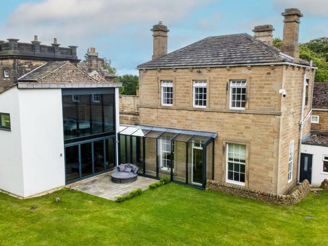 House for sale in Chapelthorpe, West Yorkshire