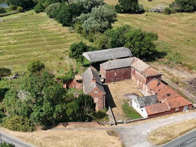 House for sale in Kirk Bramwith, South Yorkshire