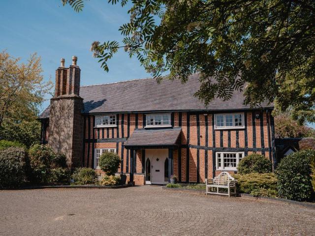 House for sale in Hanbury, Crookhill