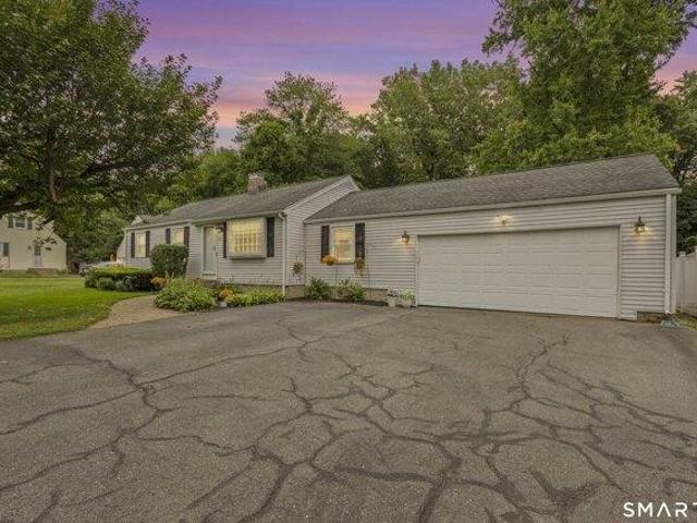 House for sale in River Glen, Farmington