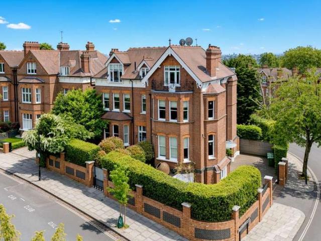 Flat for sale in North End, West Hampstead