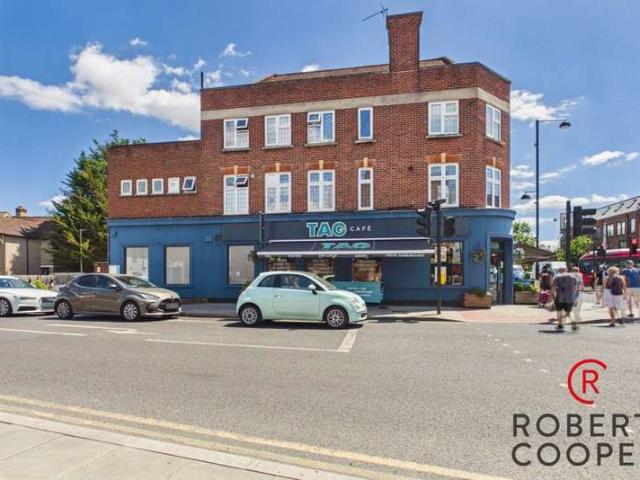 Flat for sale in Eastcote, Greater London