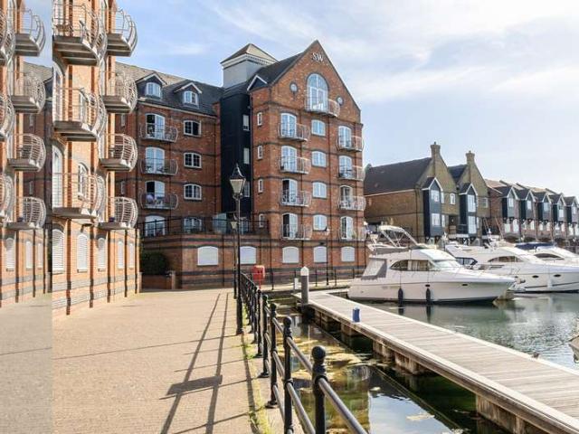 Flat for sale in Sovereign Harbour, Eastbourne